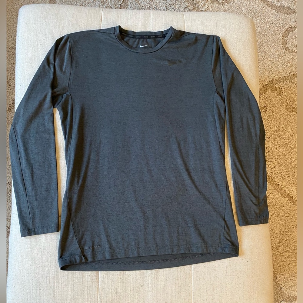 Men’s Nike Dri-Fit Long Sleeve Shirt Size M